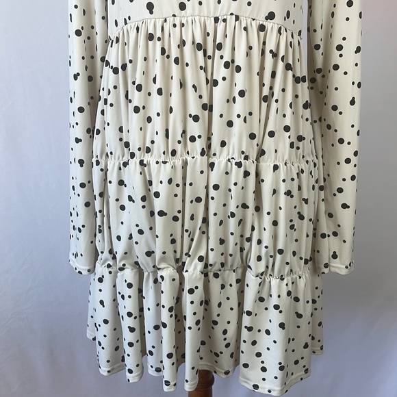 Nasty Gal Cream w/Black Polka Dot Print Mini Dress w/Tiered Elastic Ruching - 6 - Picture 5 of 12